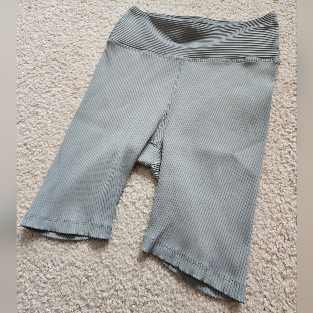 🌈Year of Ours Ribbed Biker Long 17" Green Shorts Nylon and Spandex Size Small